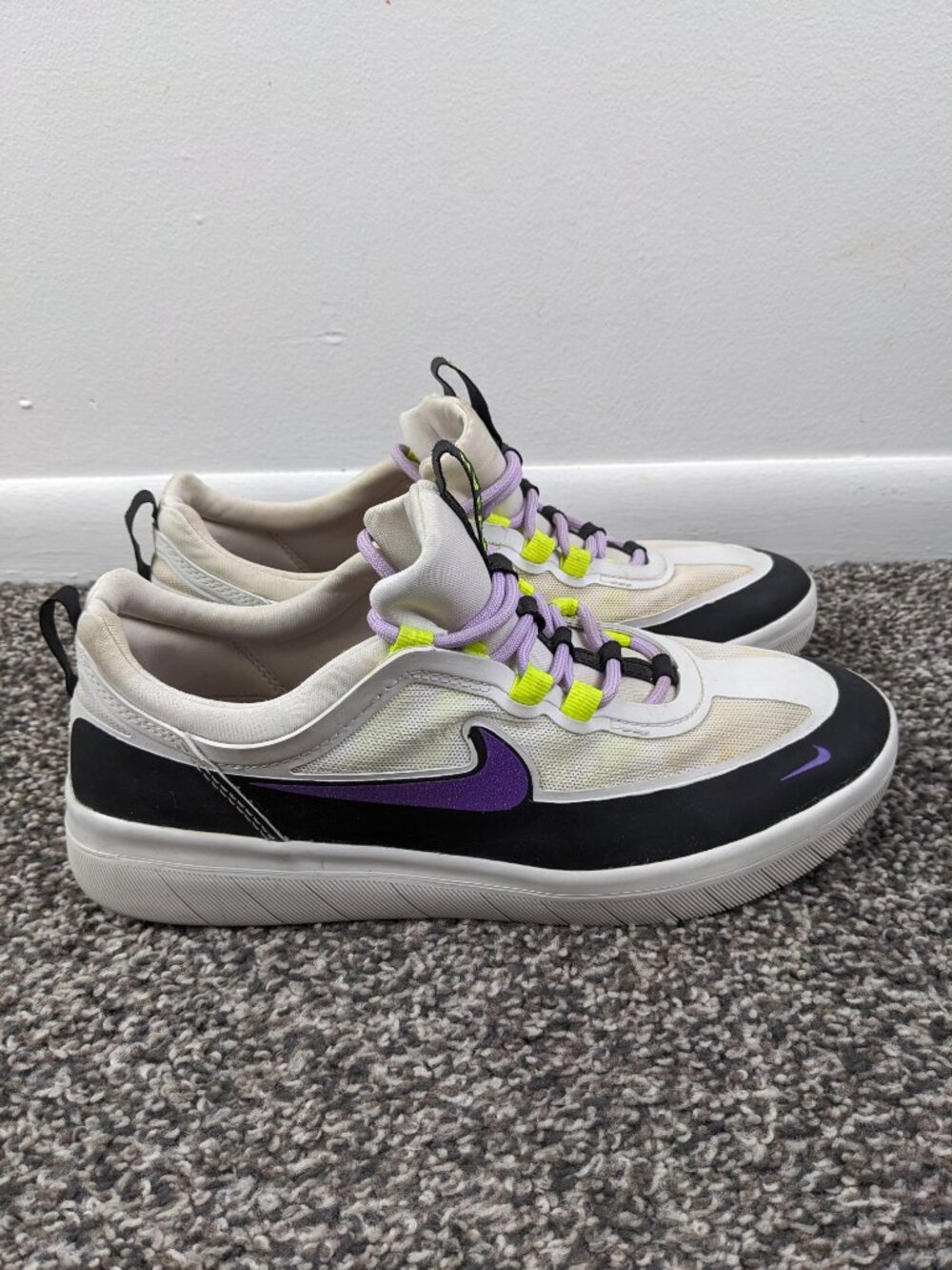Nike Nyjah Free 2 SB Black White Wild Berry Mens 8.5